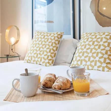 Cute & Bright Flat W/ Ac By Lovelystay